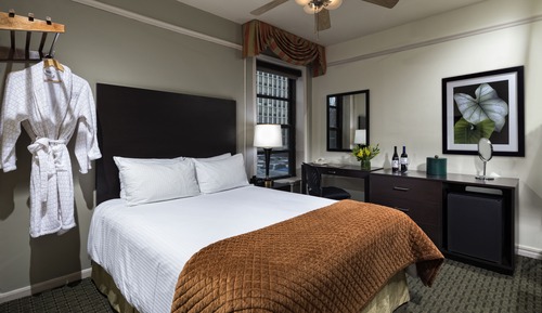 Room, 1 Queen Bed (Small)