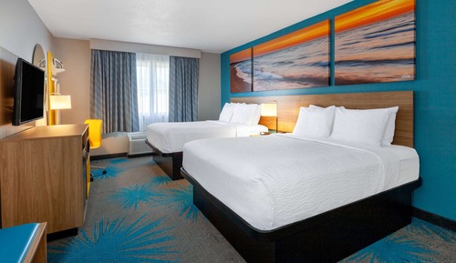 Room, 2 Queen Beds, Non Smoking (mini-fridge, AC, bathtub/shower)