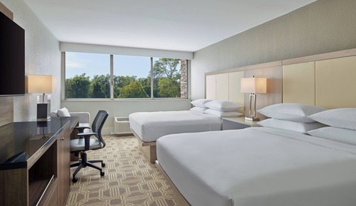Room, 2 Queen Beds, Non Smoking (Mobility/Hearing Access, Roll-in Shwr)