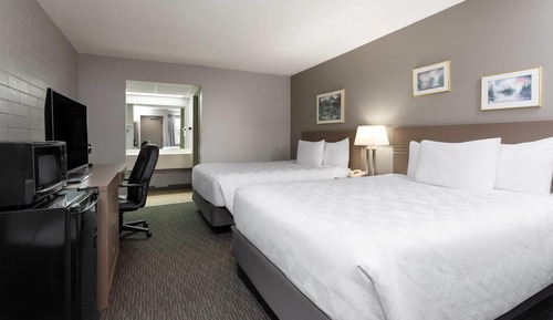 Room, 2 Queen Beds, Non Smoking, Ground Floor