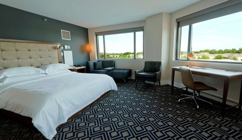 Room, 1 King Bed, Corner