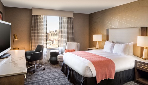 Executive Room, 1 Queen Bed, Accessible, Bathtub (Mobility & Hearing)