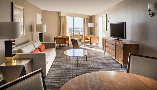 Suite, 1 King Bed, Non Smoking, Corner