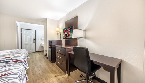 Deluxe Room, 2 Queen Beds, Smoke Free