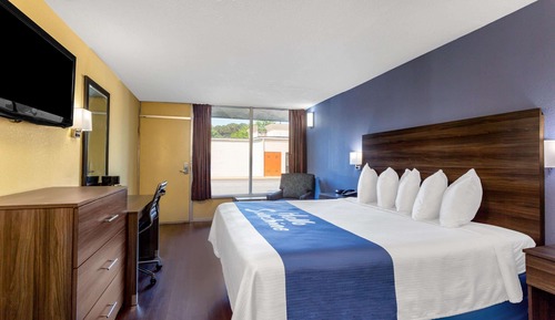 Standard Room, 1 King Bed, Smoking