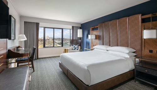 Room, 1 King Bed, City View (Mobility Accessible, Tub)