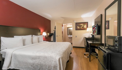 Standard Room, 1 King Bed, Accessible (Smoke Free)
