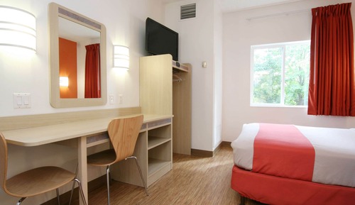 Deluxe Room, 1 Queen Bed, Non Smoking, Refrigerator & Microwave