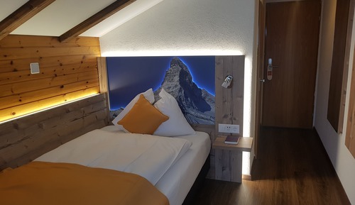 Classic Single Room, Non Smoking, Mountain View
