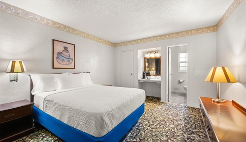 Comfort Single Room, 1 Queen Bed, Smoking