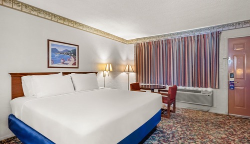 Comfort Room, 1 King Bed, Non Smoking