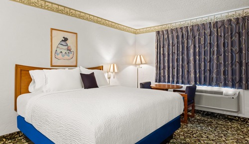 Suite, 1 King Bed, Smoking