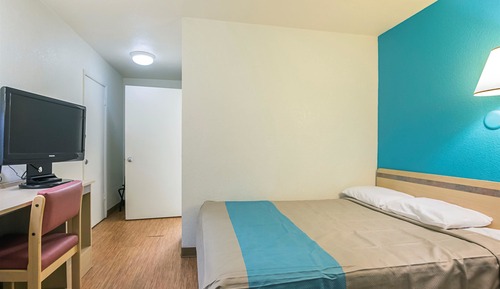 Standard Room, 1 King Bed, Non Smoking