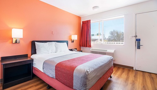 Standard Room, 1 Queen Bed, Non Smoking