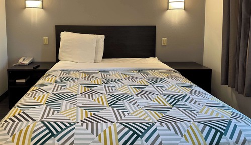 Deluxe Room, 1 Queen Bed, Accessible, Non Smoking