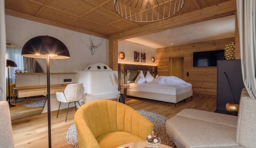 Deluxe Double Room, Balcony, Mountain View (Zwölfer)