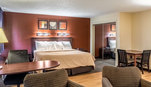 Suite, 1 King Bed, Non Smoking, Hot Tub