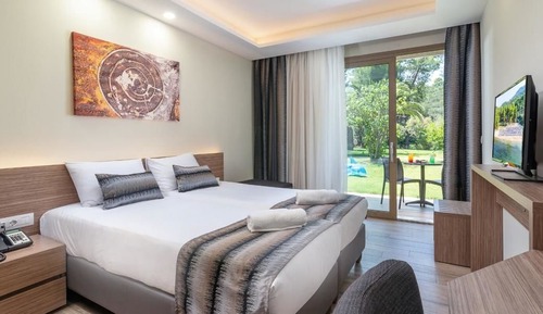 Superior Double Room, Balcony, Garden View