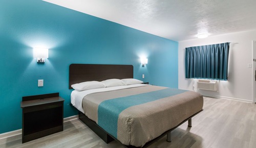 Deluxe Room, 1 King Bed, Smoking, Refrigerator & Microwave