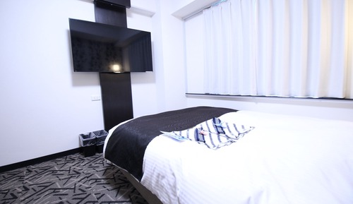 Double Room, Smoking