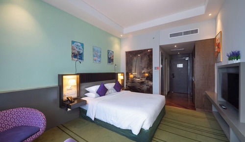 Deluxe Queen Room