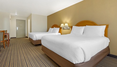 Standard Room, 2 Queen Beds, Non Smoking, Refrigerator & Microwave (Pet Friendly)