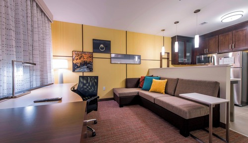 Suite, 1 Bedroom, Non Smoking (Mobility/Hearing Access, Roll-in Shwr)