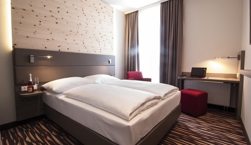 Standard Queen Room