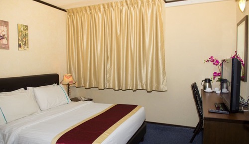Standard Queen Room