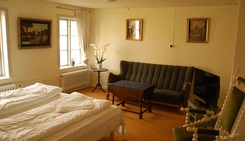 Basic Room, Shared Bathroom