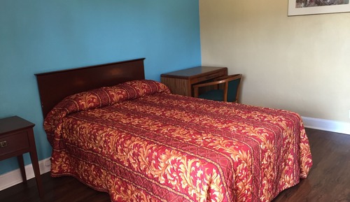 Standard Room, King Bed,  Smoking (No Pets Allowed)