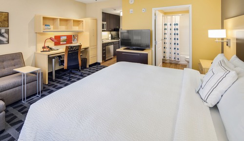 Studio, 1 King Bed with Sofa bed (Mobility/Hearing Accessible, Tub)