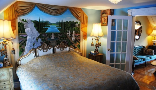Royal Suite, 1 King Bed, Private Bathroom, Courtyard View