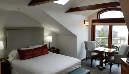 La Colina - Ocean View Queen Loft - Fireplace, Wetbar, Private Balcony