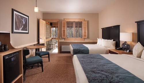 Deluxe Porch Lodge Room 2 Queen