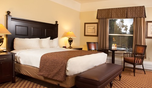Deluxe Lakeside Hotel Room 1 King