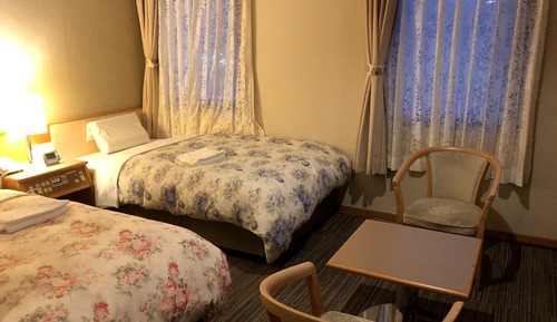 Semi-Double Room, Smoking