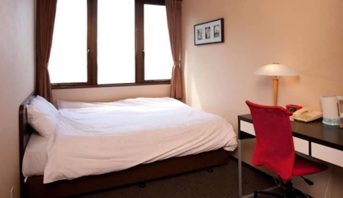 Double Room, Smoking