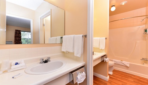 Room, 1 Queen Bed, Non Smoking, Kitchenette