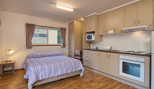 Deluxe Queen Cabins 3.5*