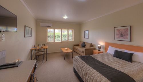 Deluxe Queen Room