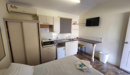 Basic Room (Glendale Special)
