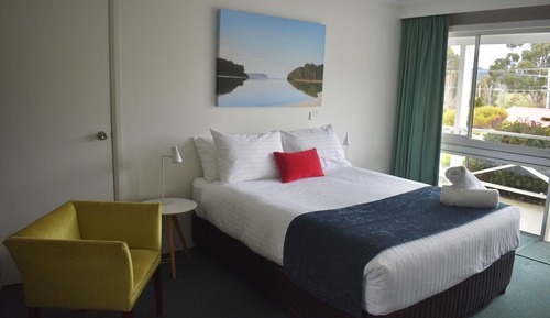 Lodge - Queen Room
