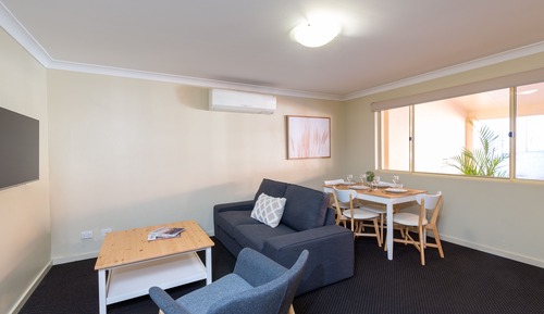 Two Bedroom Spa Apartment - 1 Queen and 2 Single Beds