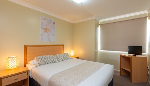 Two Bedroom Apartment - 1 Queen and 2 Single Beds