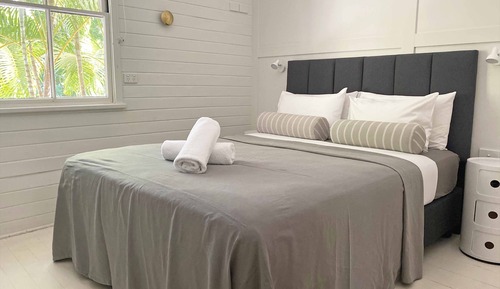 Queen Room, Shared Bathroom, 2 Night Min. Stay