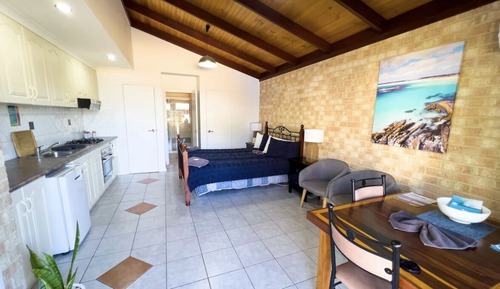 Standard Studio, Non Smoking, Kitchen (Unit 1 - 7 night)