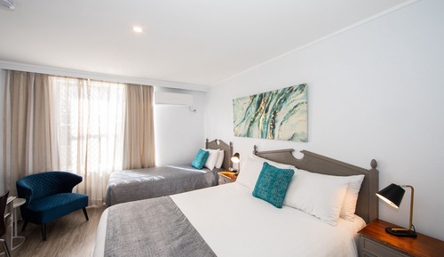 Deluxe Twin / Triple Room