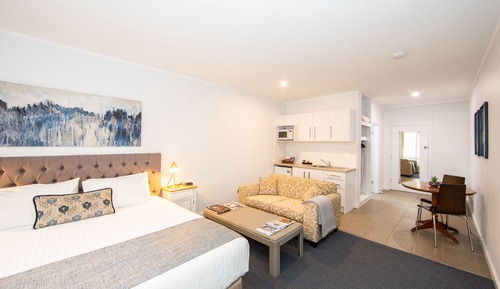 Room, 1 King Bed, Non Smoking, Kitchenette