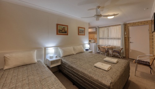 Standard Suite, 2 Bedrooms, Non Smoking (Unit (sleep 7 ))